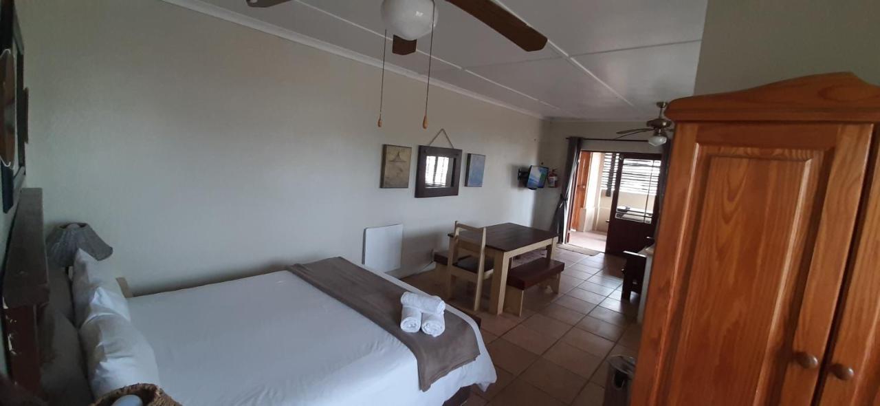 Tourist Lodge Gansbaai Buitenkant foto
