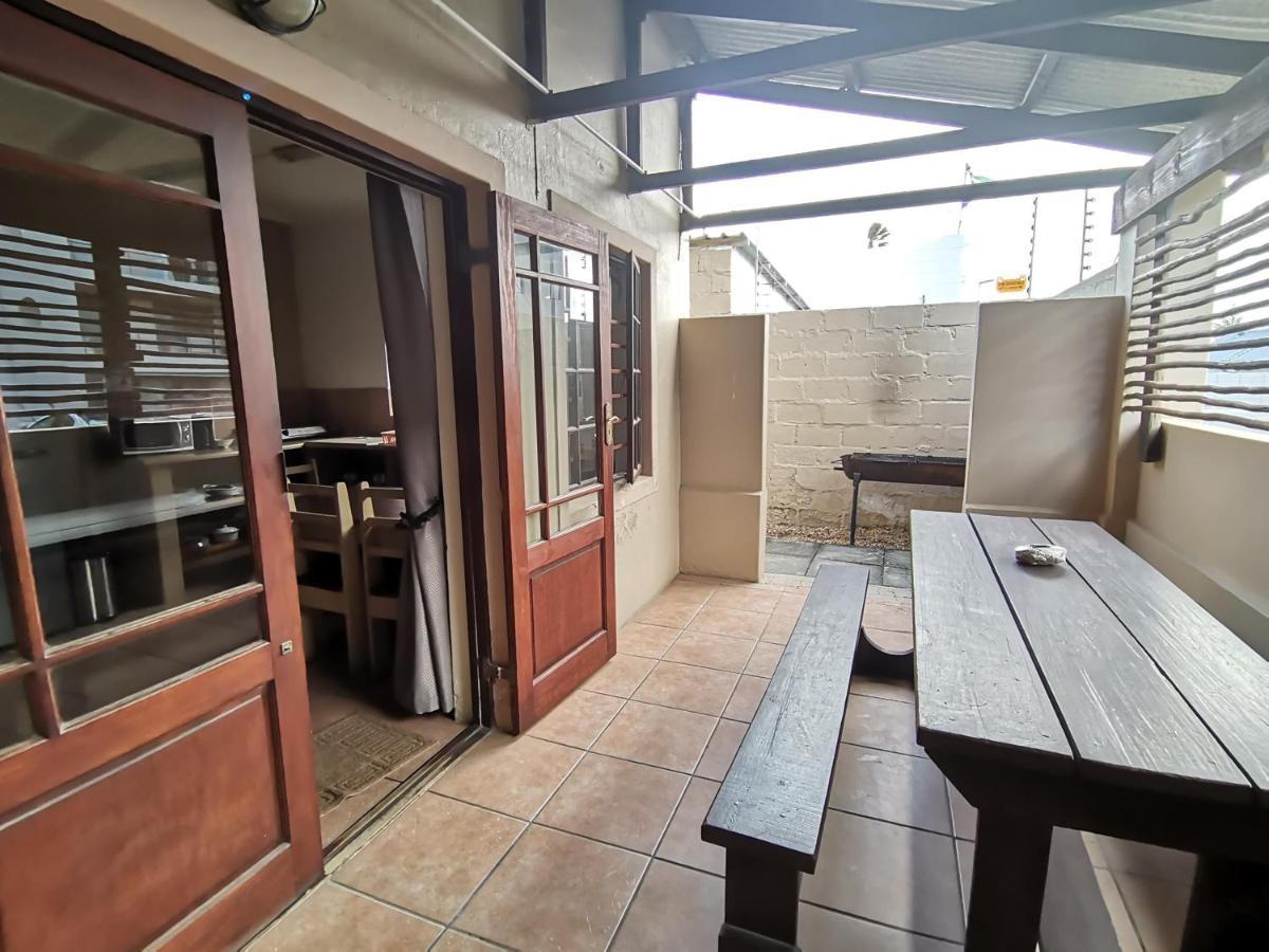 Tourist Lodge Gansbaai Buitenkant foto