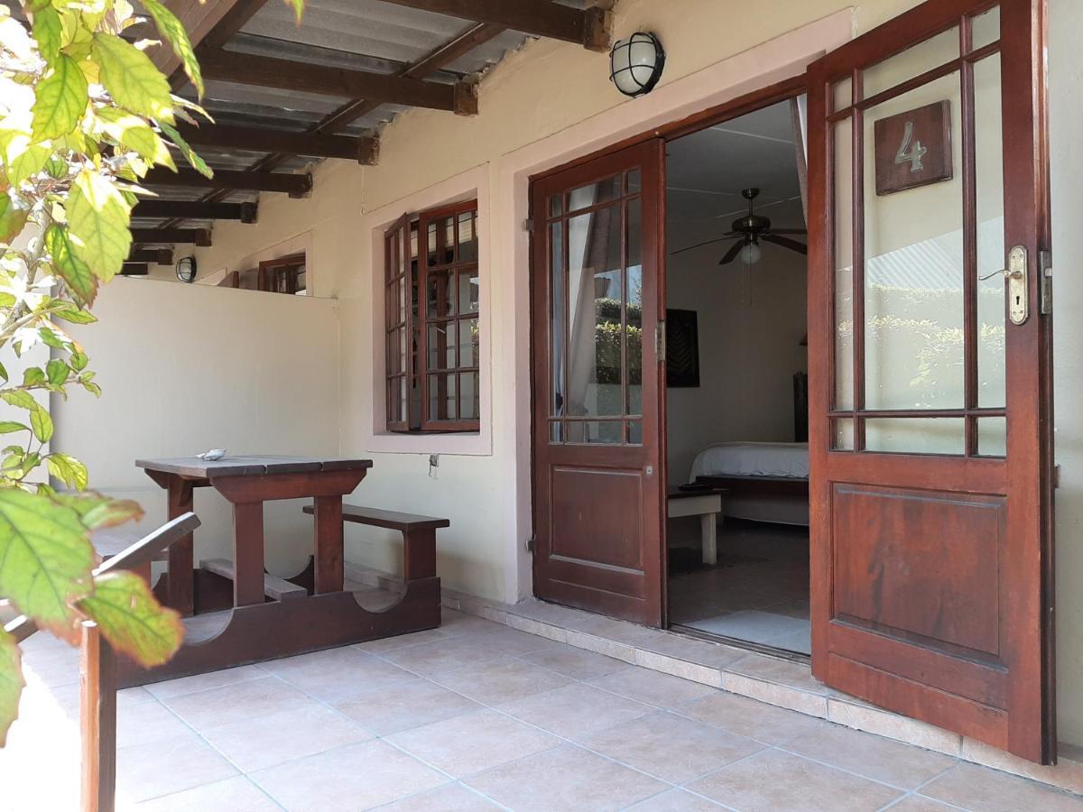 Tourist Lodge Gansbaai Buitenkant foto