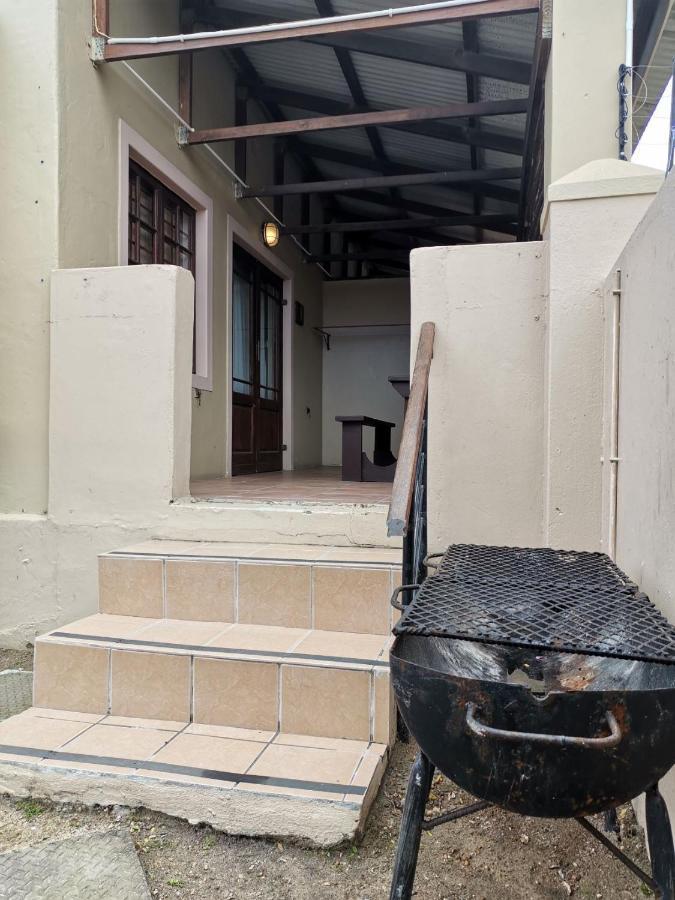 Tourist Lodge Gansbaai Buitenkant foto