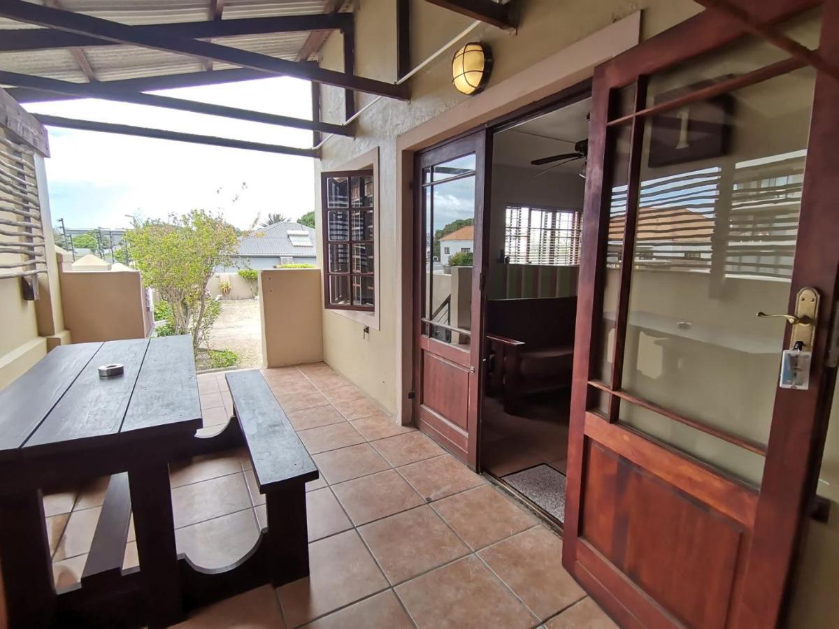 Tourist Lodge Gansbaai Buitenkant foto