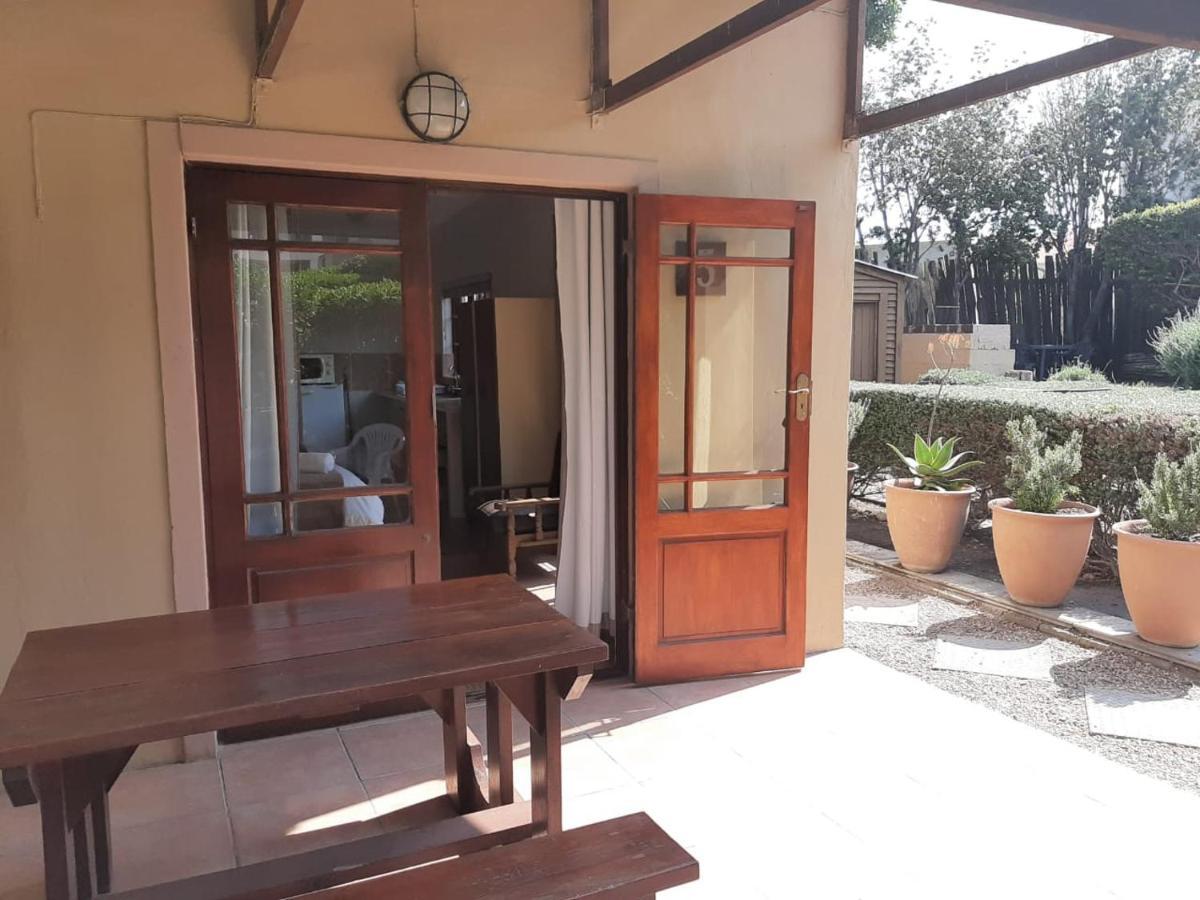 Tourist Lodge Gansbaai Buitenkant foto