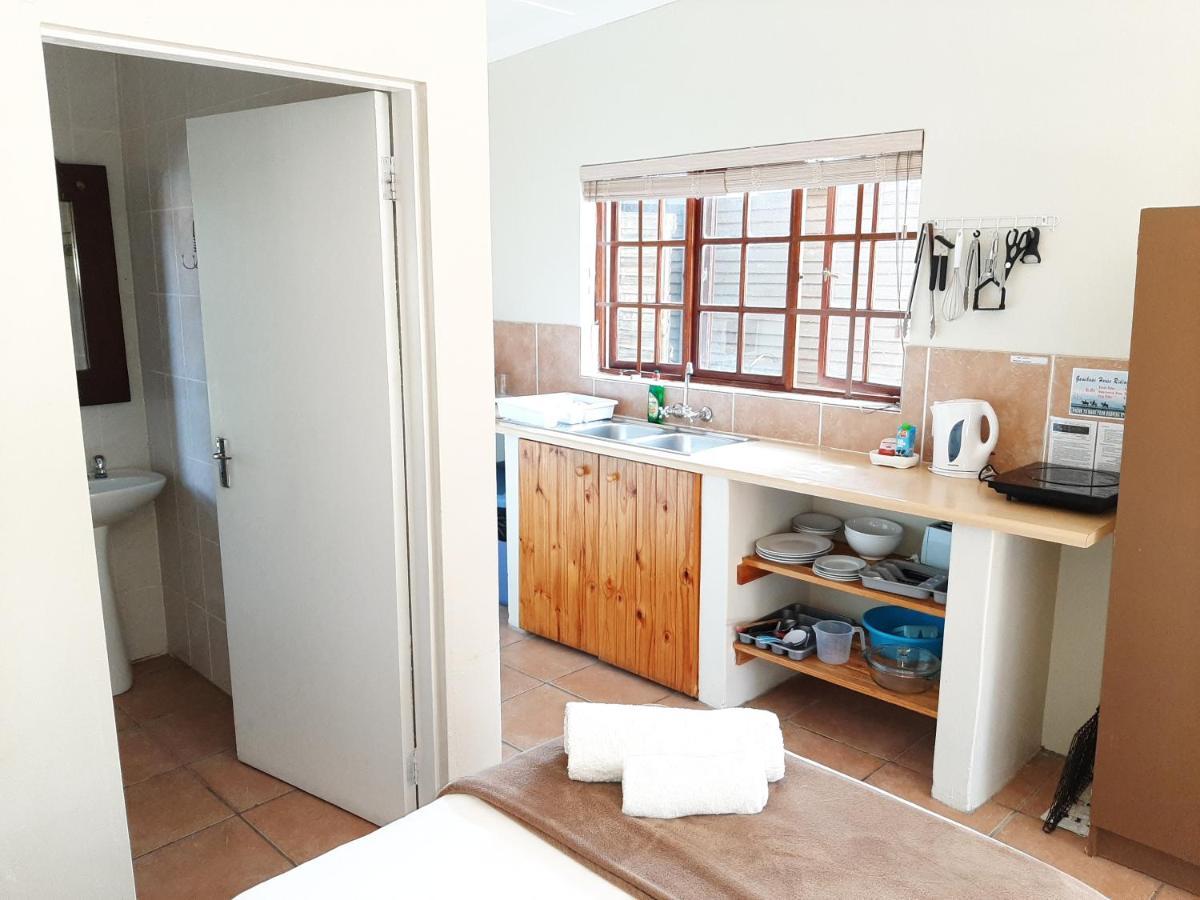 Tourist Lodge Gansbaai Buitenkant foto