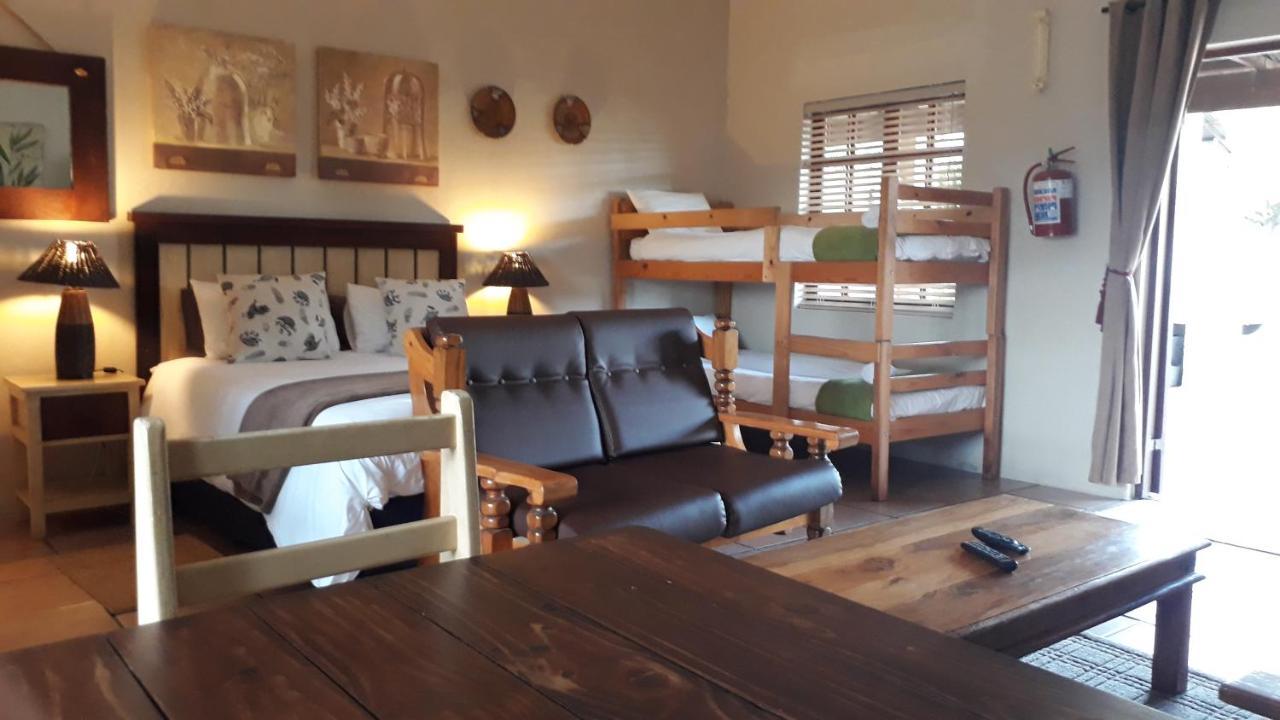 Tourist Lodge Gansbaai Buitenkant foto