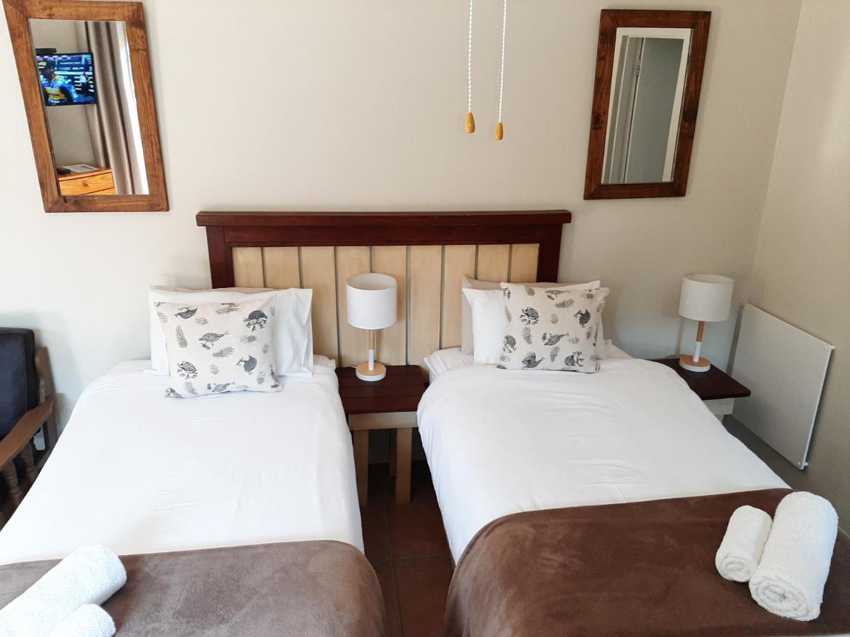 Tourist Lodge Gansbaai Buitenkant foto