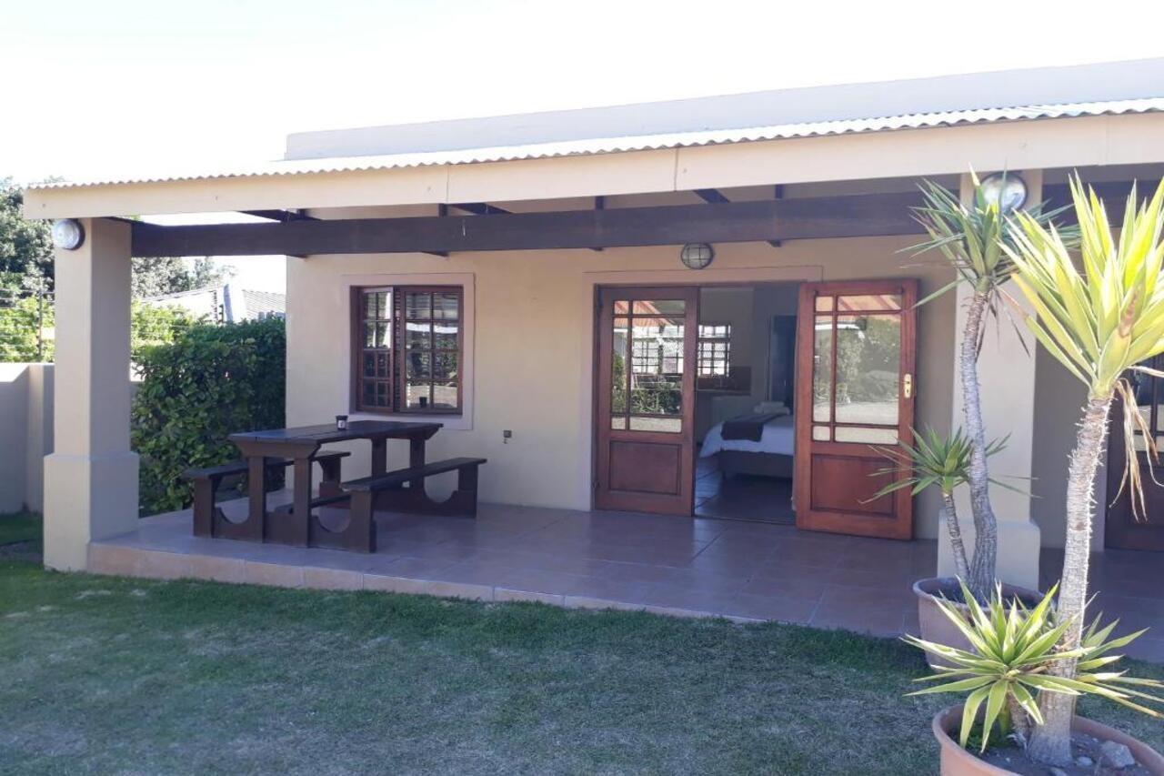Tourist Lodge Gansbaai Buitenkant foto