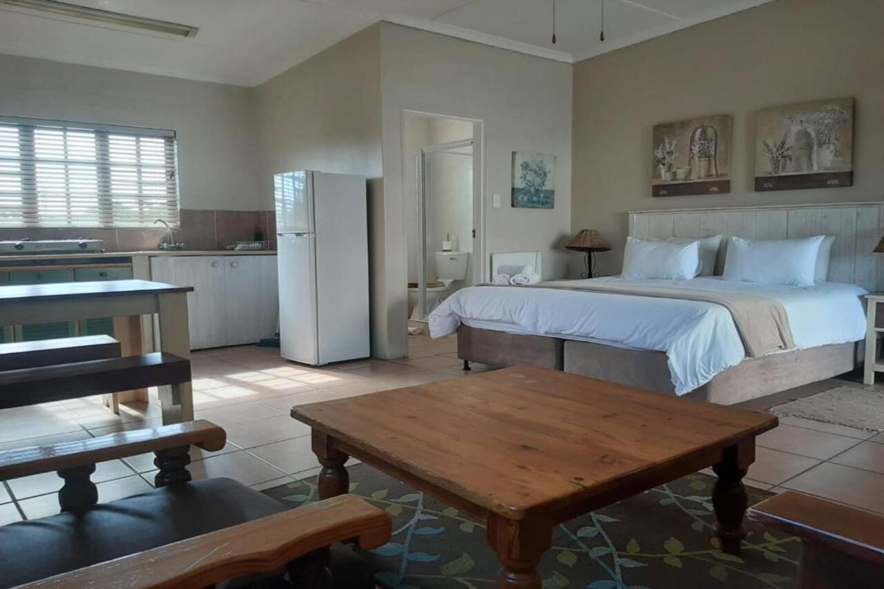 Tourist Lodge Gansbaai Buitenkant foto