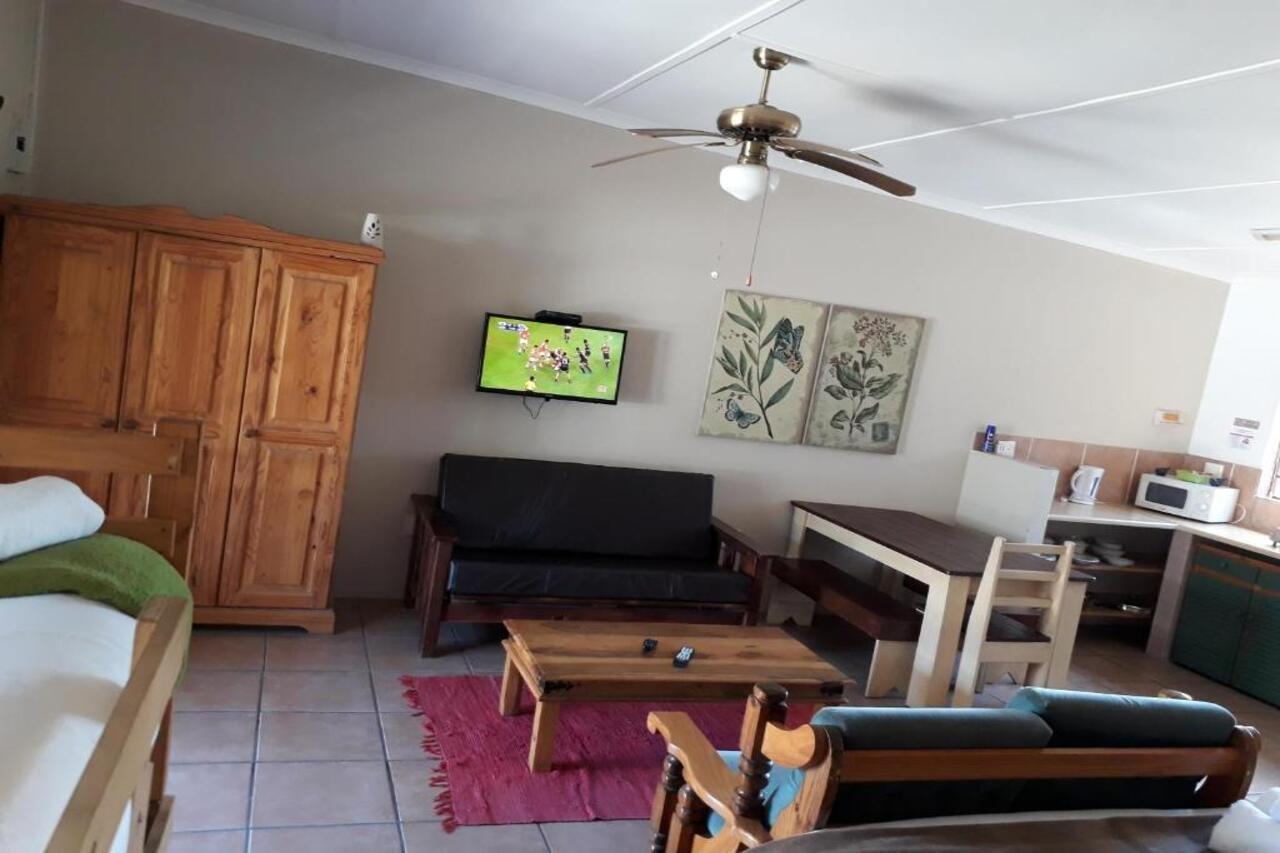 Tourist Lodge Gansbaai Buitenkant foto