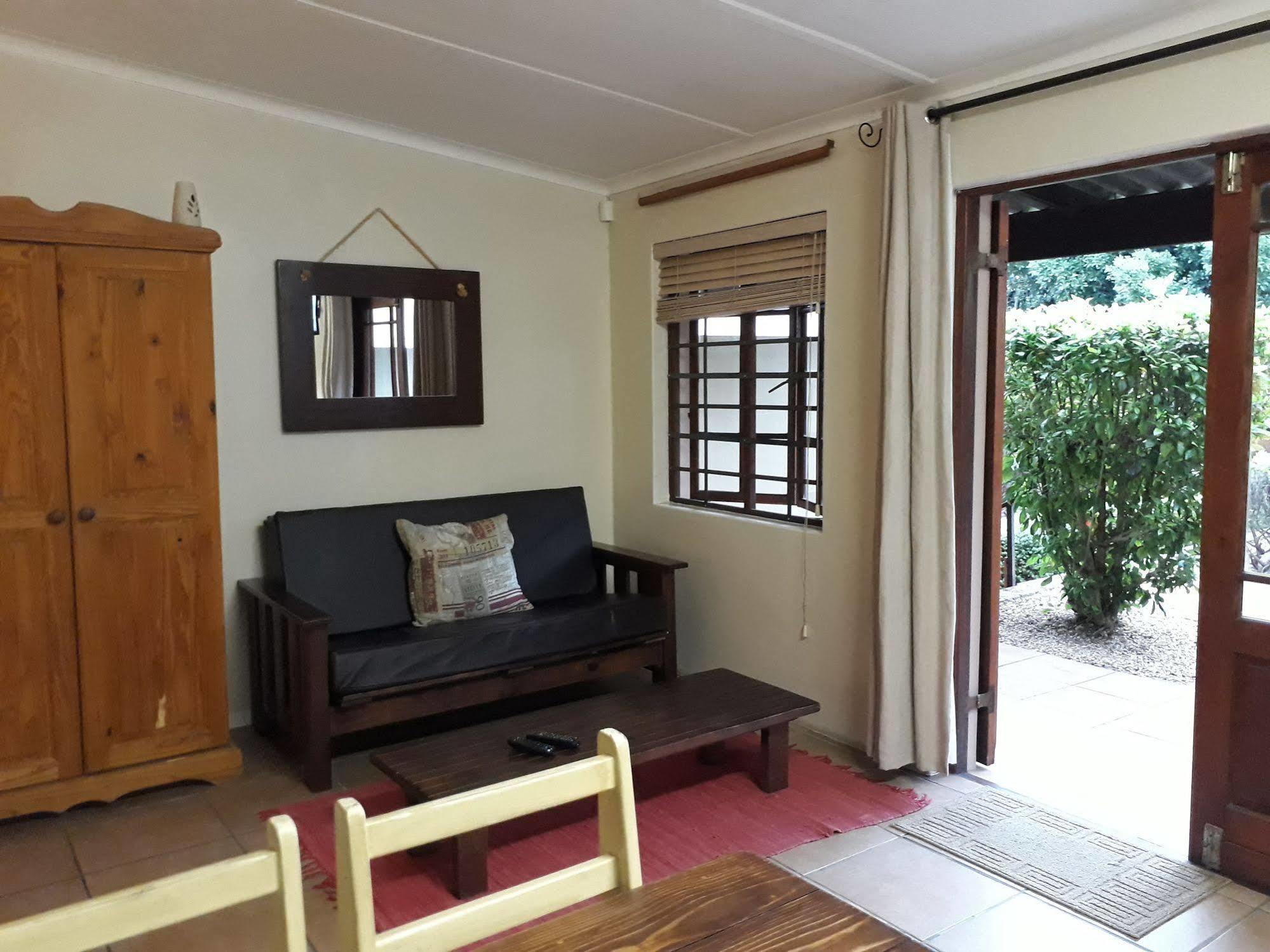 Tourist Lodge Gansbaai Buitenkant foto