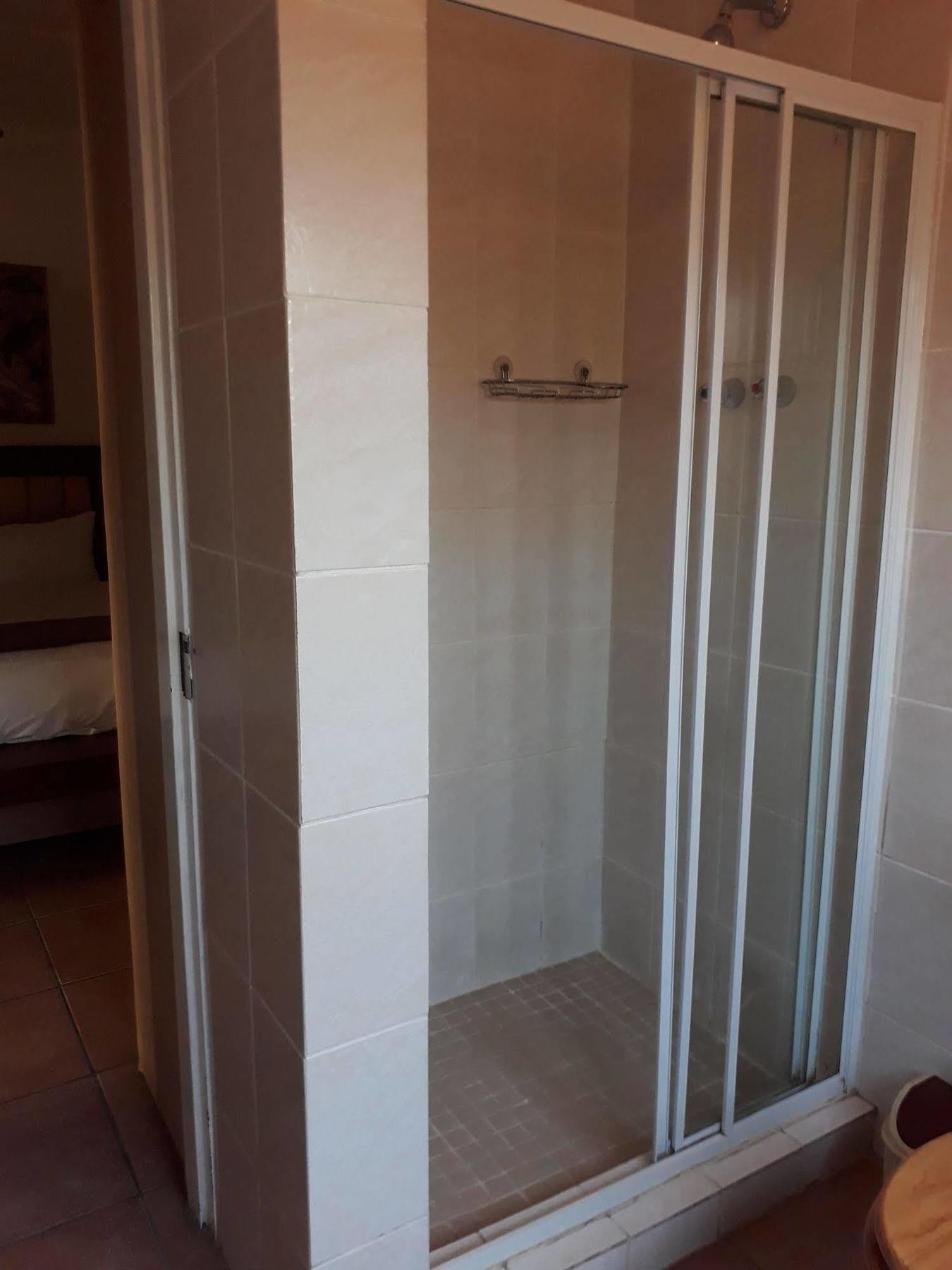 Tourist Lodge Gansbaai Buitenkant foto